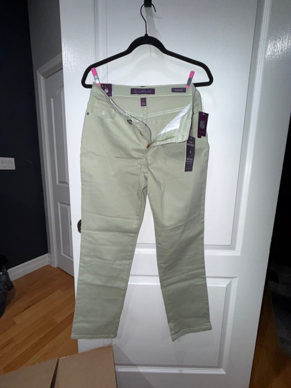 Gloria Vanderbilt Straight Leg Jeans in Sage